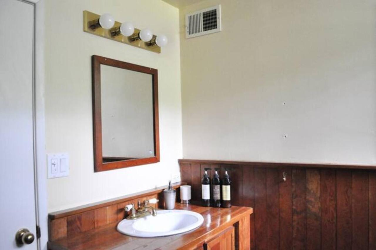 Cozy 1 Bd Suite Centrally Located North Vancouver Exterior photo